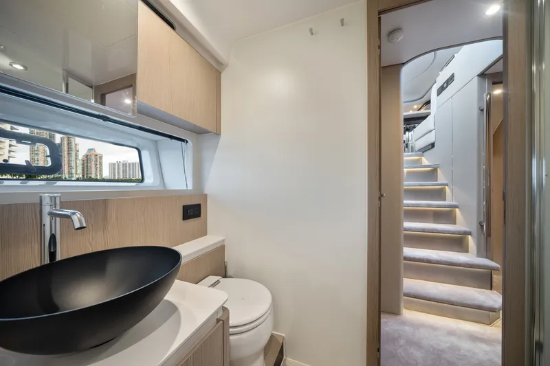 Slide: The Image of Azimut 53 FLY 2023 - 10