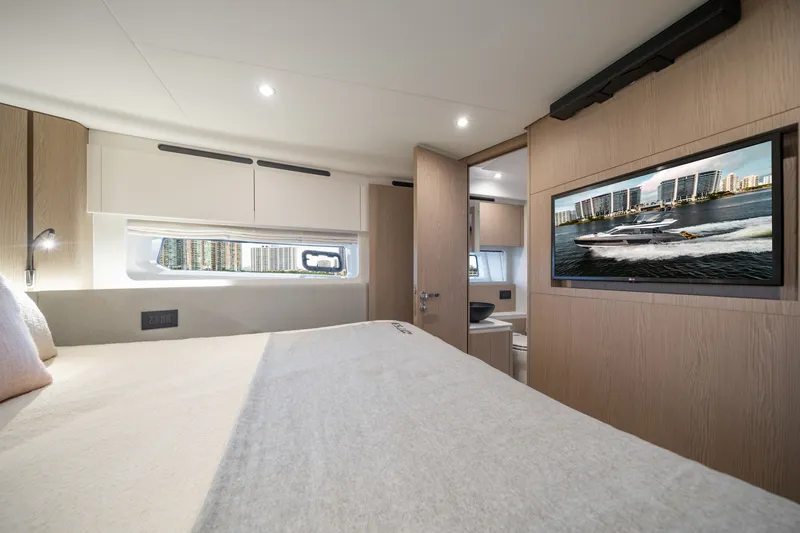 Slide: The Image of Azimut 53 FLY 2023 - 11