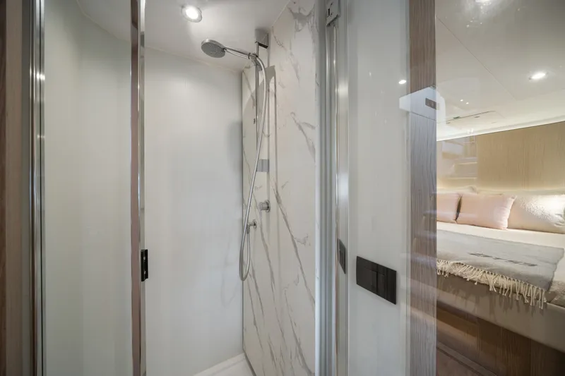 Slide: The Image of Azimut 53 FLY 2023 - 13