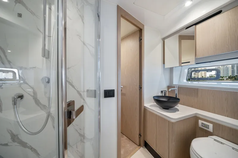 Slide: The Image of Azimut 53 FLY 2023 - 14