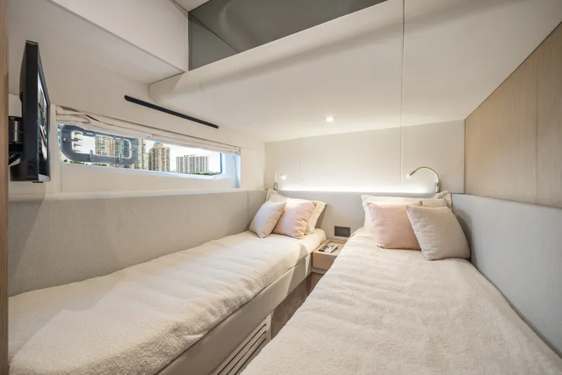 Slide: The Image of Azimut 53 FLY 2023 - 16