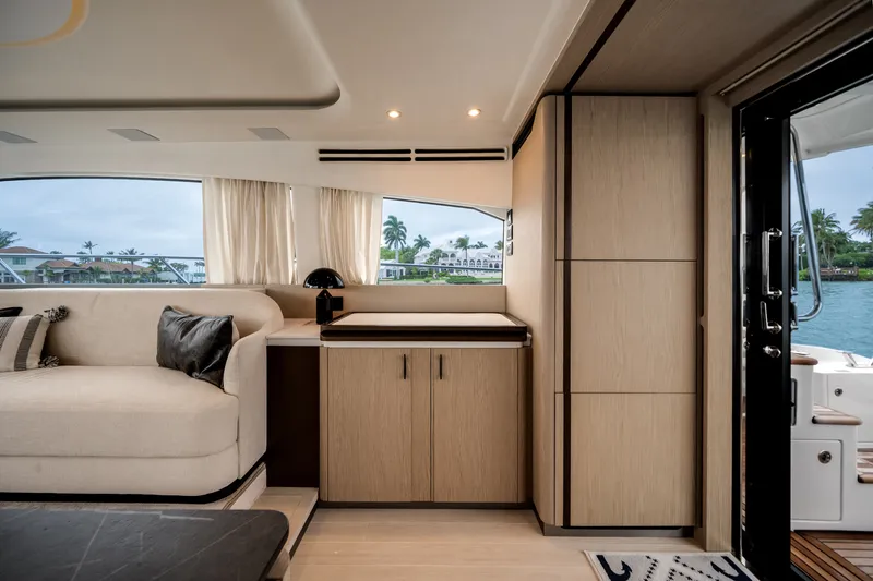 Slide: The Image of Azimut 53 FLY 2023 - 32