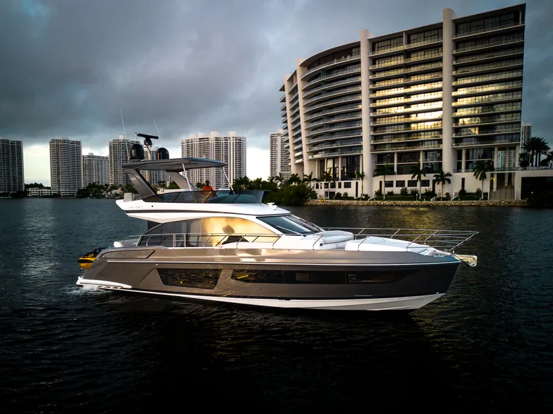 Slide: The Image of Azimut 53 FLY 2023 - 2