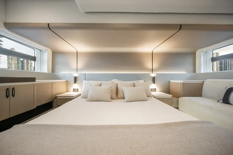 Slide: The Image of Azimut 53 FLY 2023 - 20