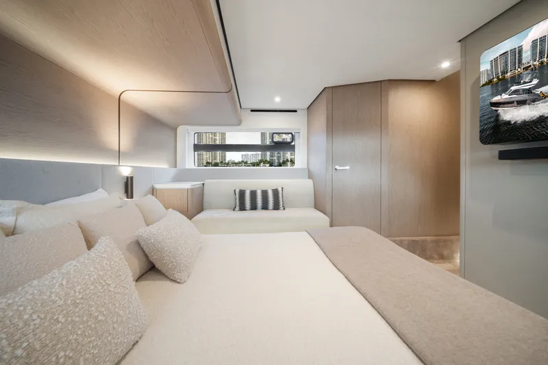 Slide: The Image of Azimut 53 FLY 2023 - 22