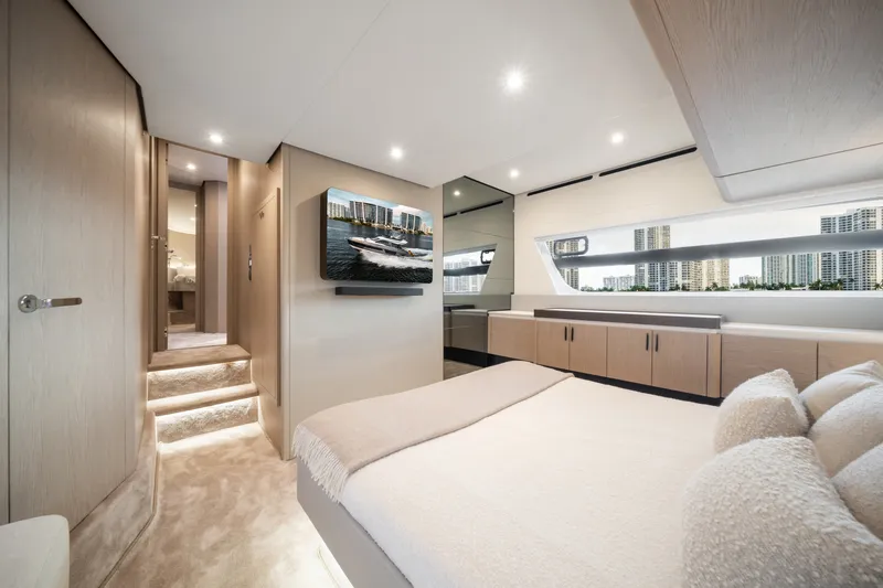 Slide: The Image of Azimut 53 FLY 2023 - 25