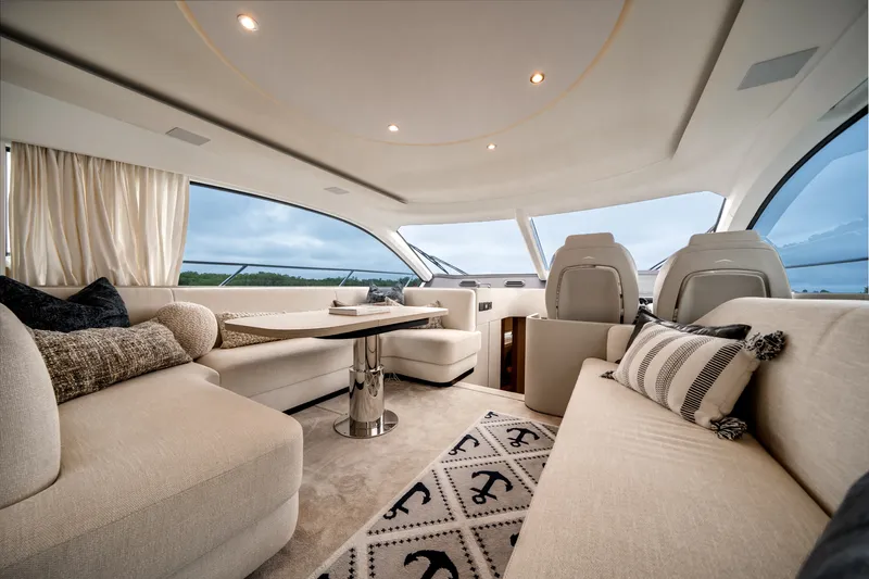 Slide: The Image of Azimut 53 FLY 2023 - 33