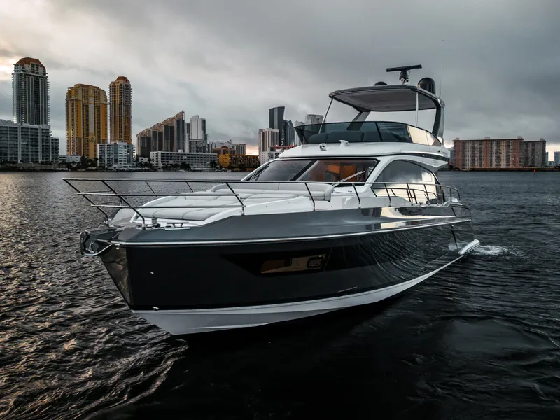 Slide: The Image of Azimut 53 FLY 2023 - 3
