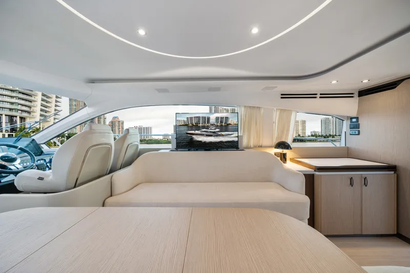 Slide: The Image of Azimut 53 FLY 2023 - 38