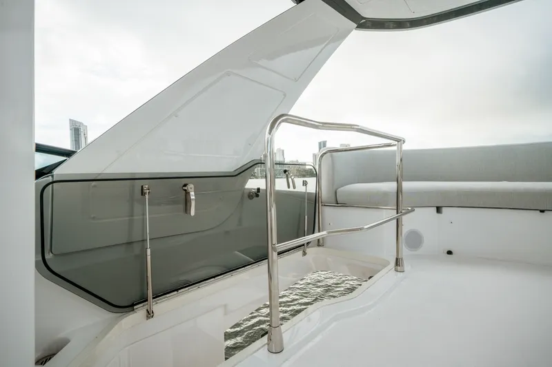 Slide: The Image of Azimut 53 FLY 2023 - 55