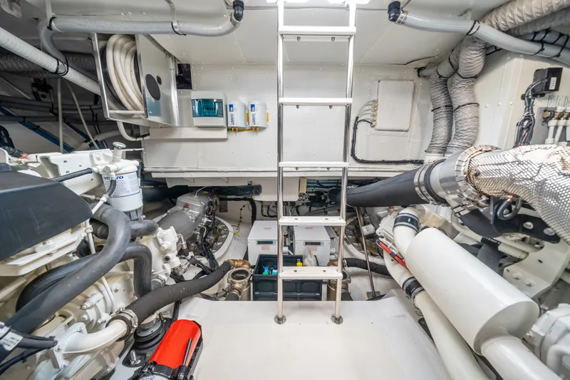 Slide: The Image of Azimut 53 FLY 2023 - 59