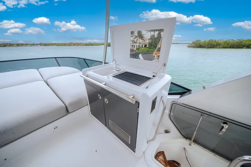Slide: The Image of Azimut 53 FLY 2023 - 55