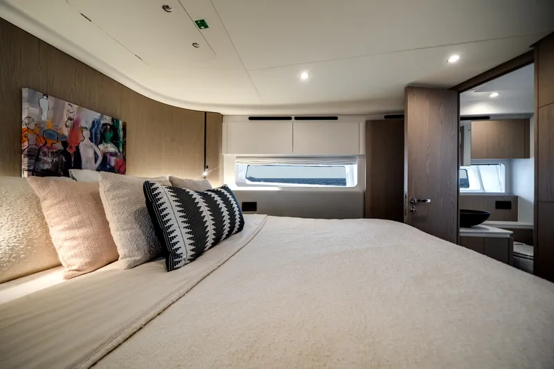 Slide: The Image of Azimut 53 FLY 2023 - 13