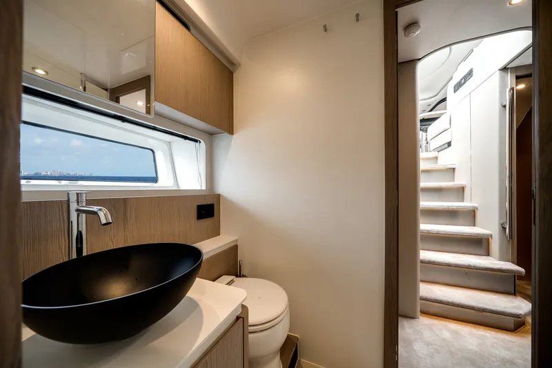 Slide: The Image of Azimut 53 FLY 2023 - 16