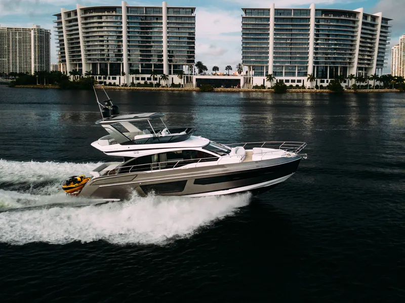 Slide: The Image of Azimut 53 FLY 2023 - 8