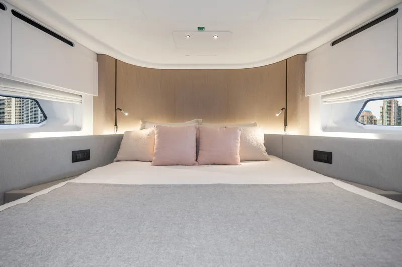 Slide: The Image of Azimut 53 FLY 2023 - 9