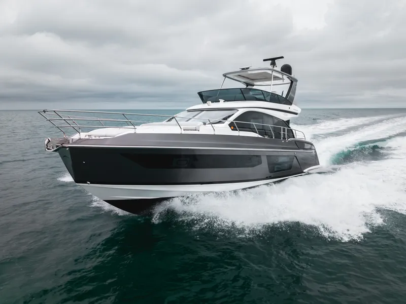 Slide: The Image of Azimut 53 FLY 2023 - 4