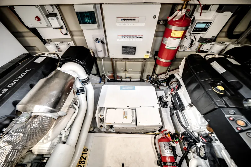 Slide: The Image of Azimut 53 FLY 2023 - 61