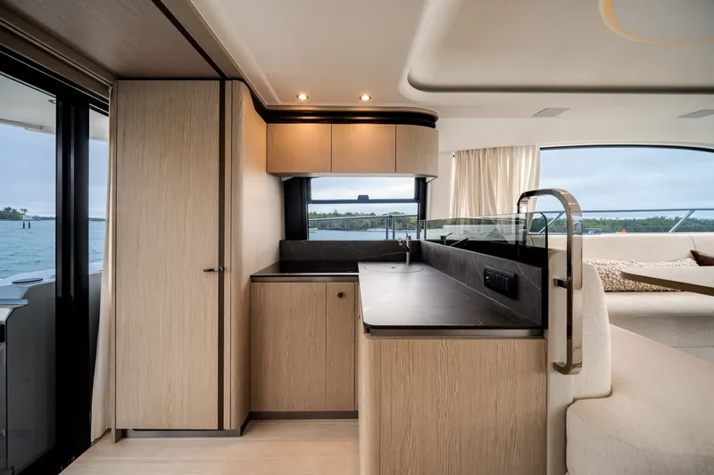 Slide: The Image of Azimut 53 FLY 2023 - 31