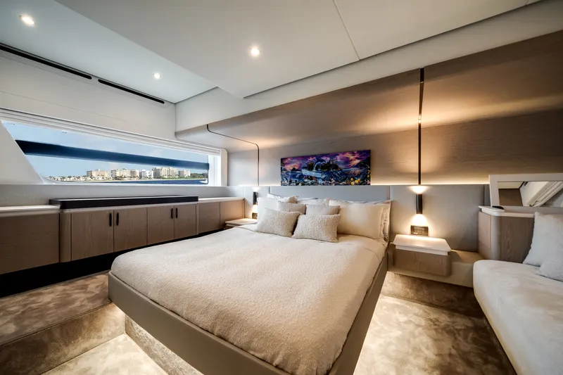 Slide: The Image of Azimut 53 FLY 2023 - 18