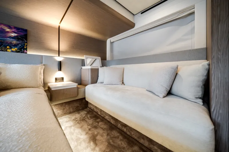 Slide: The Image of Azimut 53 FLY 2023 - 20