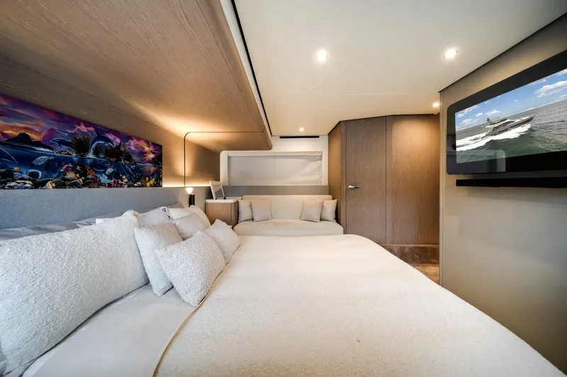 Slide: The Image of Azimut 53 FLY 2023 - 22