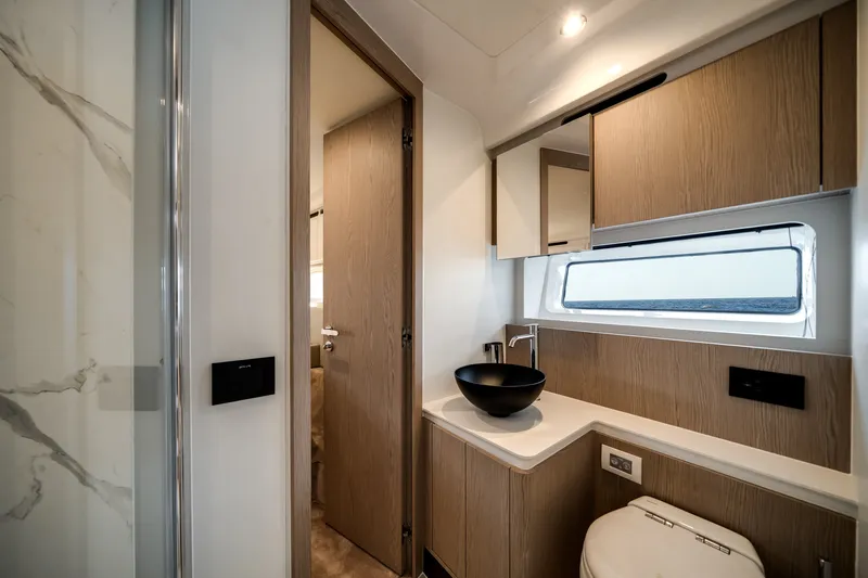 Slide: The Image of Azimut 53 FLY 2023 - 15