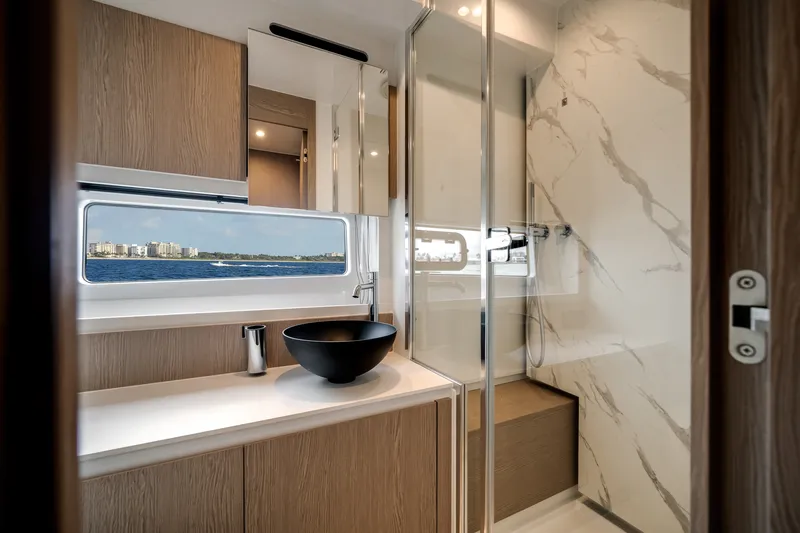 Slide: The Image of Azimut 53 FLY 2023 - 25