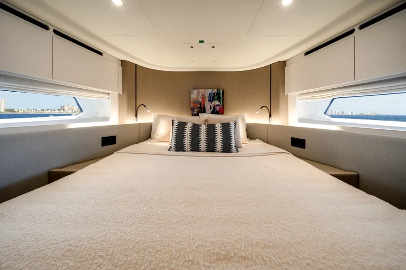Slide: The Image of Azimut 53 FLY 2023 - 11