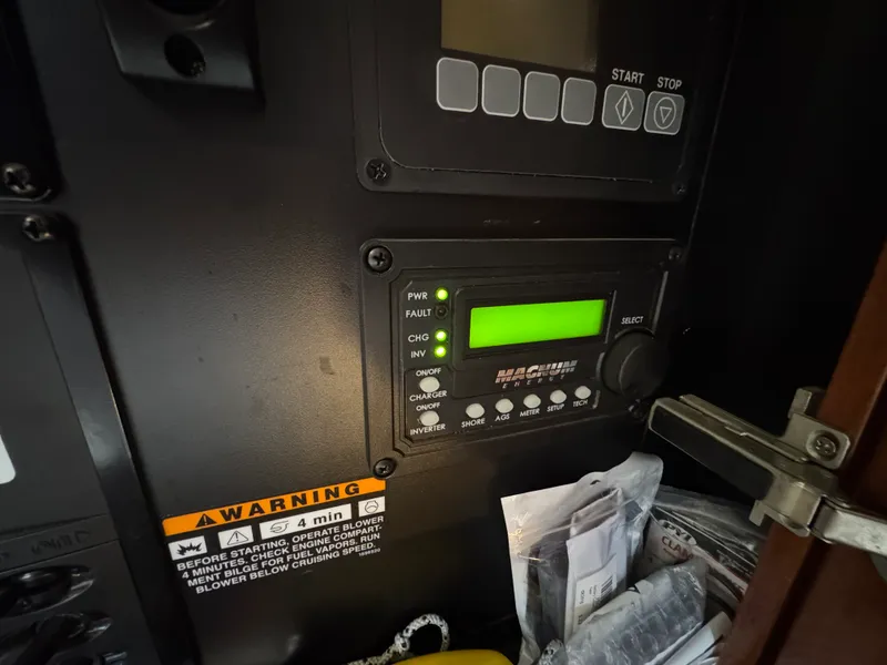 Slide: The Image of Meridian 341 SEDAN 2006 - 8