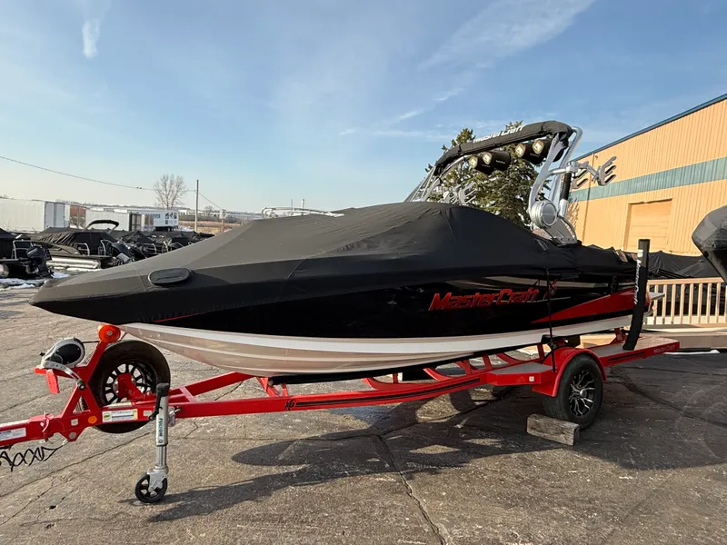 Slide: The Image of Mastercraft X2 2016 - 24