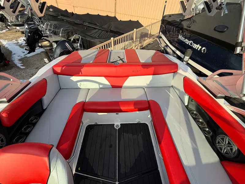 Slide: The Image of Mastercraft X2 2016 - 8