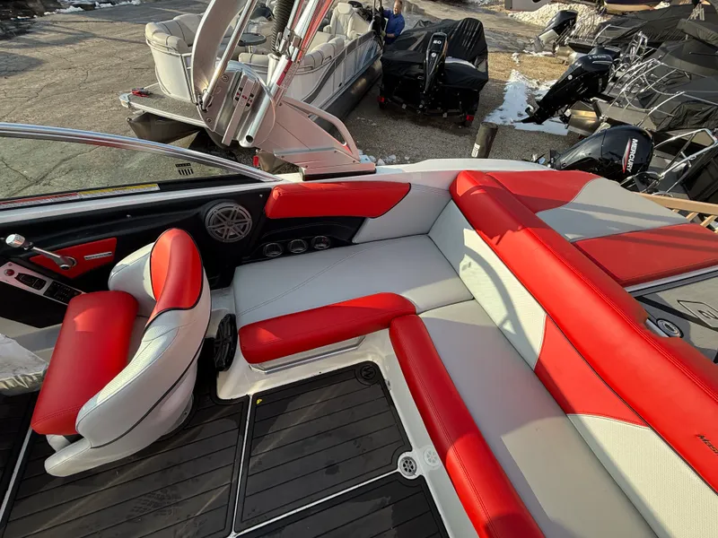 Slide: The Image of Mastercraft X2 2016 - 9