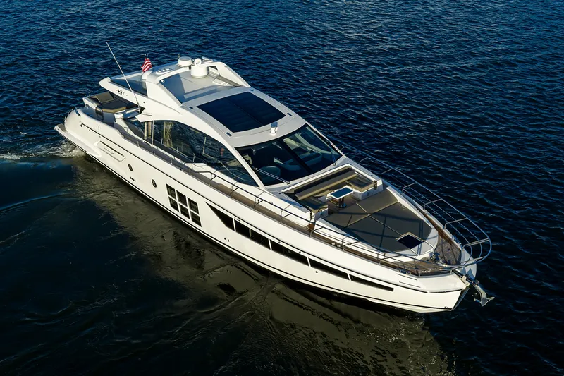 Slide: The Image of Azimut S7 2019 - 10