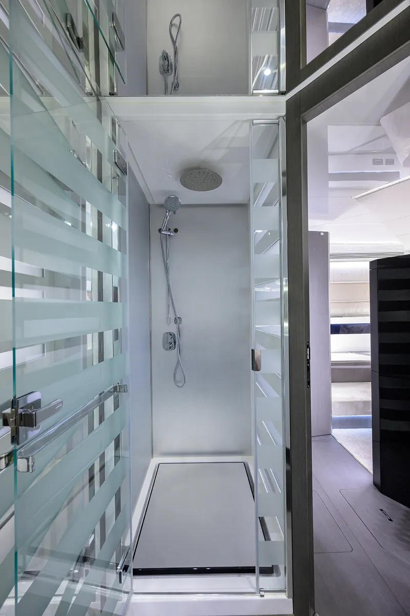 Slide: The Image of Azimut S7 2019 - 102