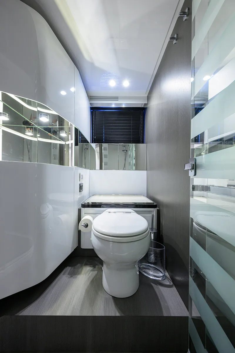 Slide: The Image of Azimut S7 2019 - 103