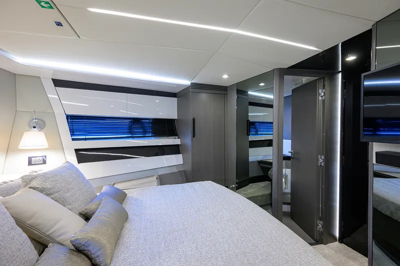 Slide: The Image of Azimut S7 2019 - 109