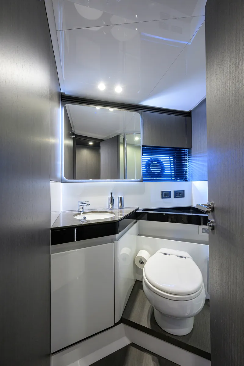 Slide: The Image of Azimut S7 2019 - 110