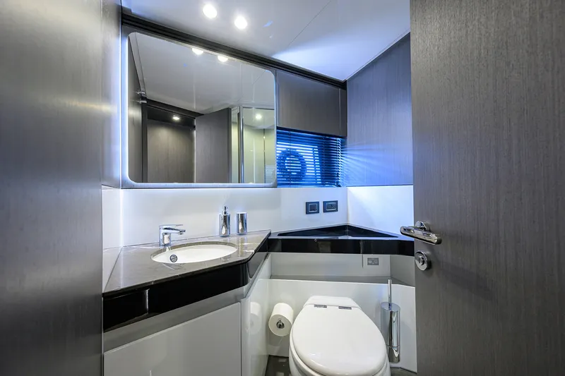 Slide: The Image of Azimut S7 2019 - 111