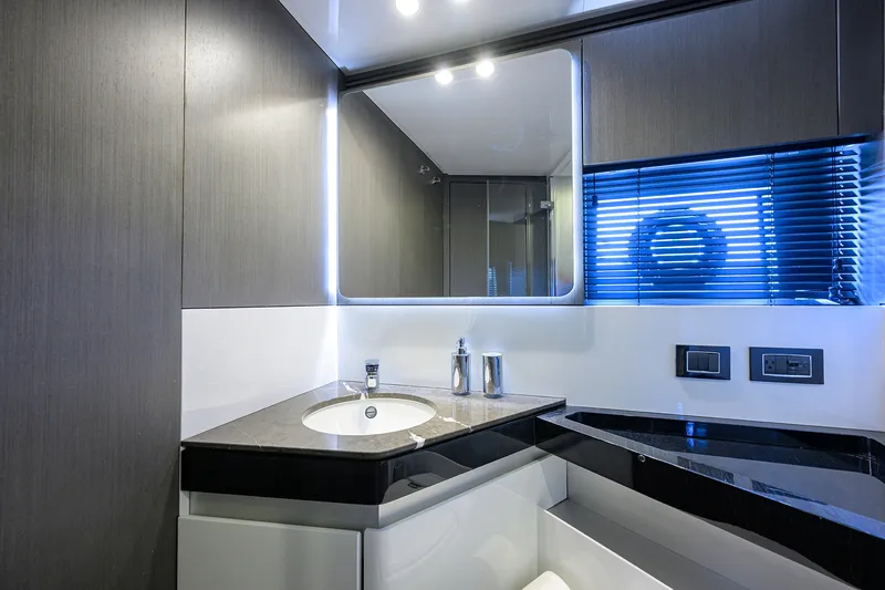 Slide: The Image of Azimut S7 2019 - 113