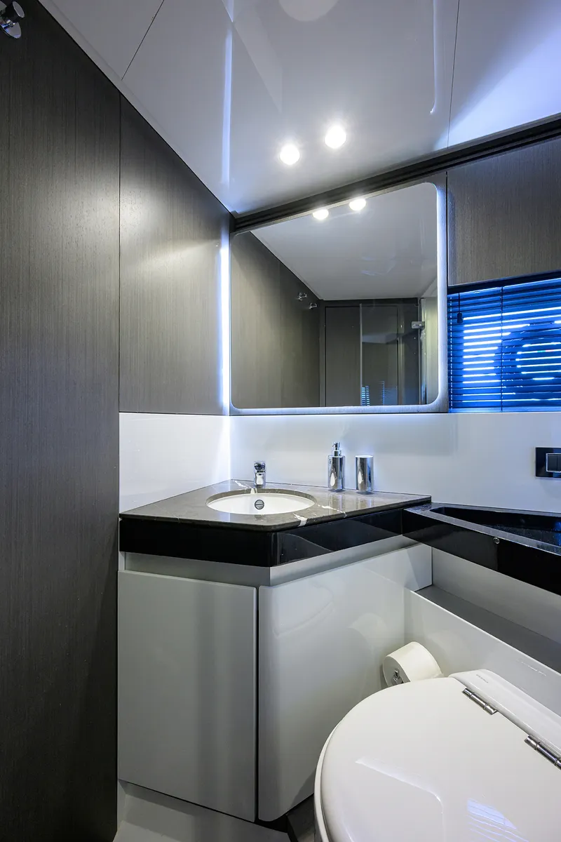 Slide: The Image of Azimut S7 2019 - 114