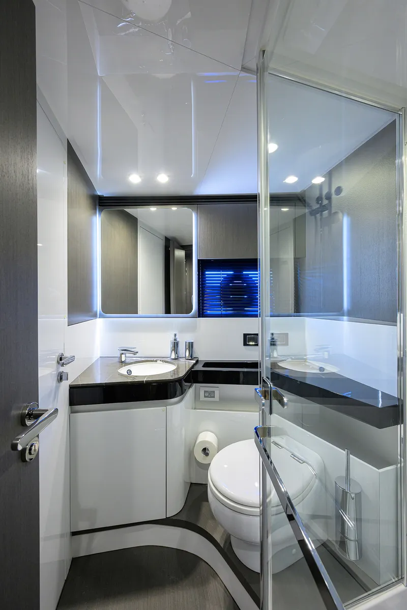 Slide: The Image of Azimut S7 2019 - 115