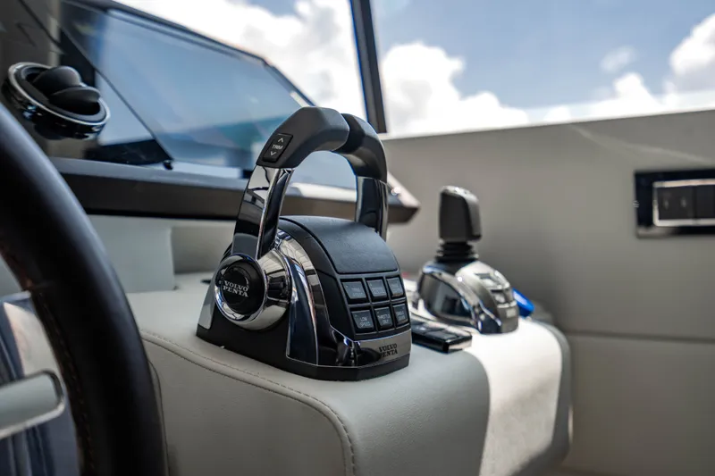 Slide: The Image of Azimut S7 2019 - 86