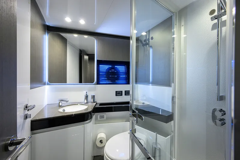 Slide: The Image of Azimut S7 2019 - 116