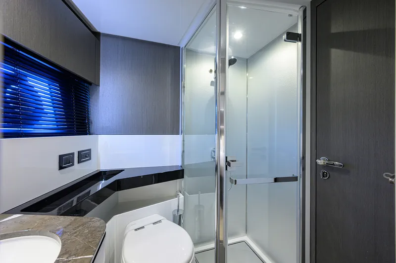 Slide: The Image of Azimut S7 2019 - 118