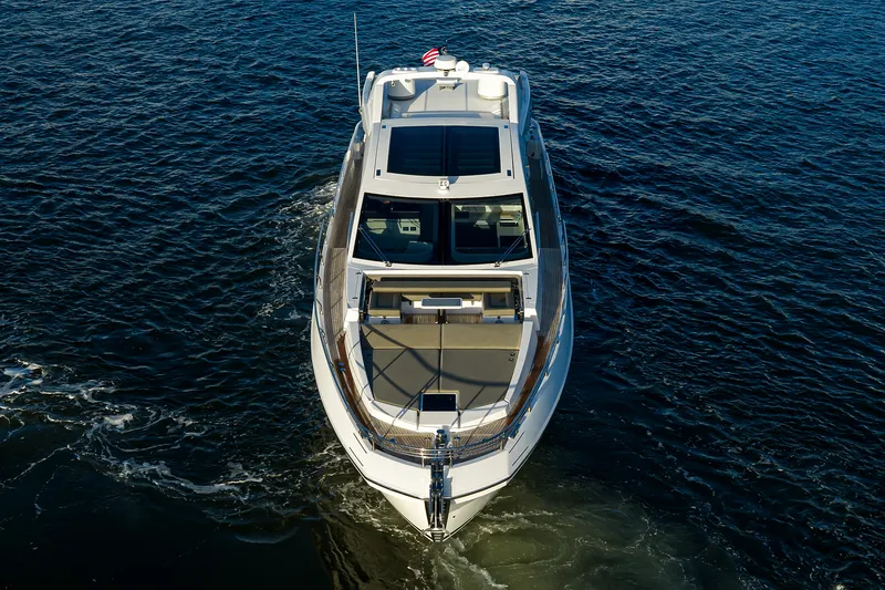 Slide: The Image of Azimut S7 2019 - 12