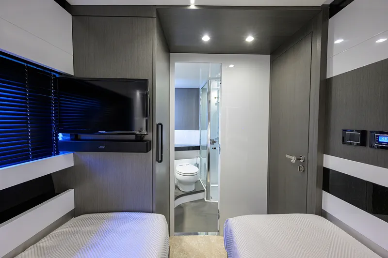 Slide: The Image of Azimut S7 2019 - 123