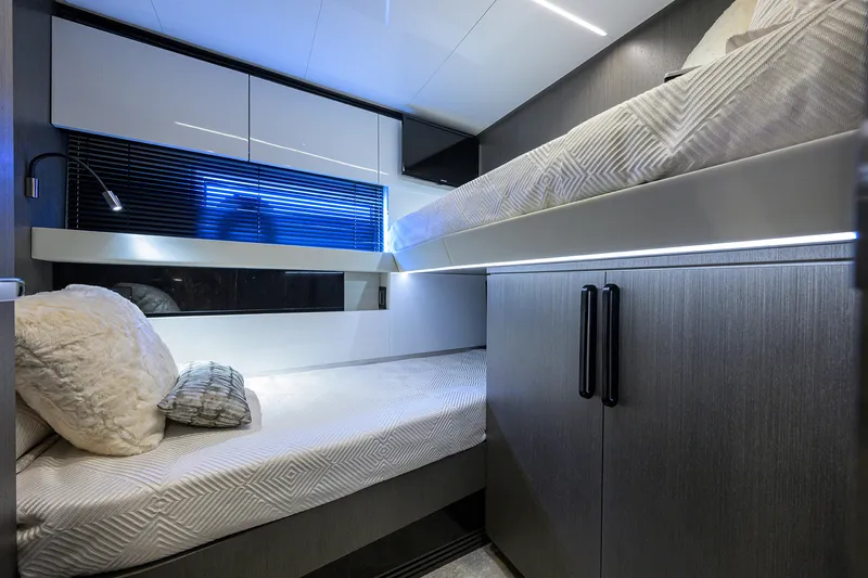 Slide: The Image of Azimut S7 2019 - 126