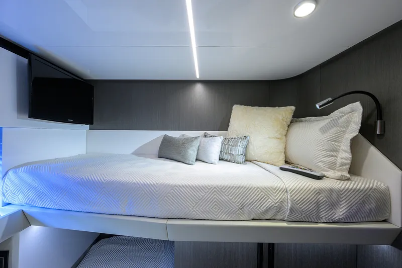 Slide: The Image of Azimut S7 2019 - 127