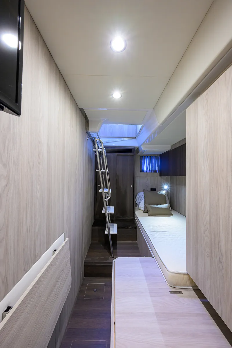 Slide: The Image of Azimut S7 2019 - 129